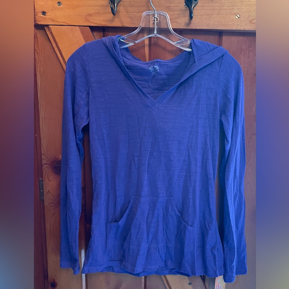 Champion women’s long sleeve hooded t-shirt. Lightweight. XSmall. New with tags